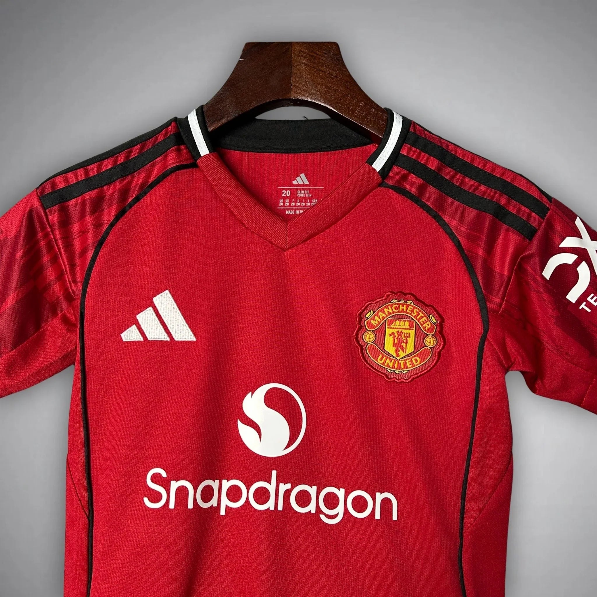 Kit Manchester United 25/26 (Principal) - Infantil