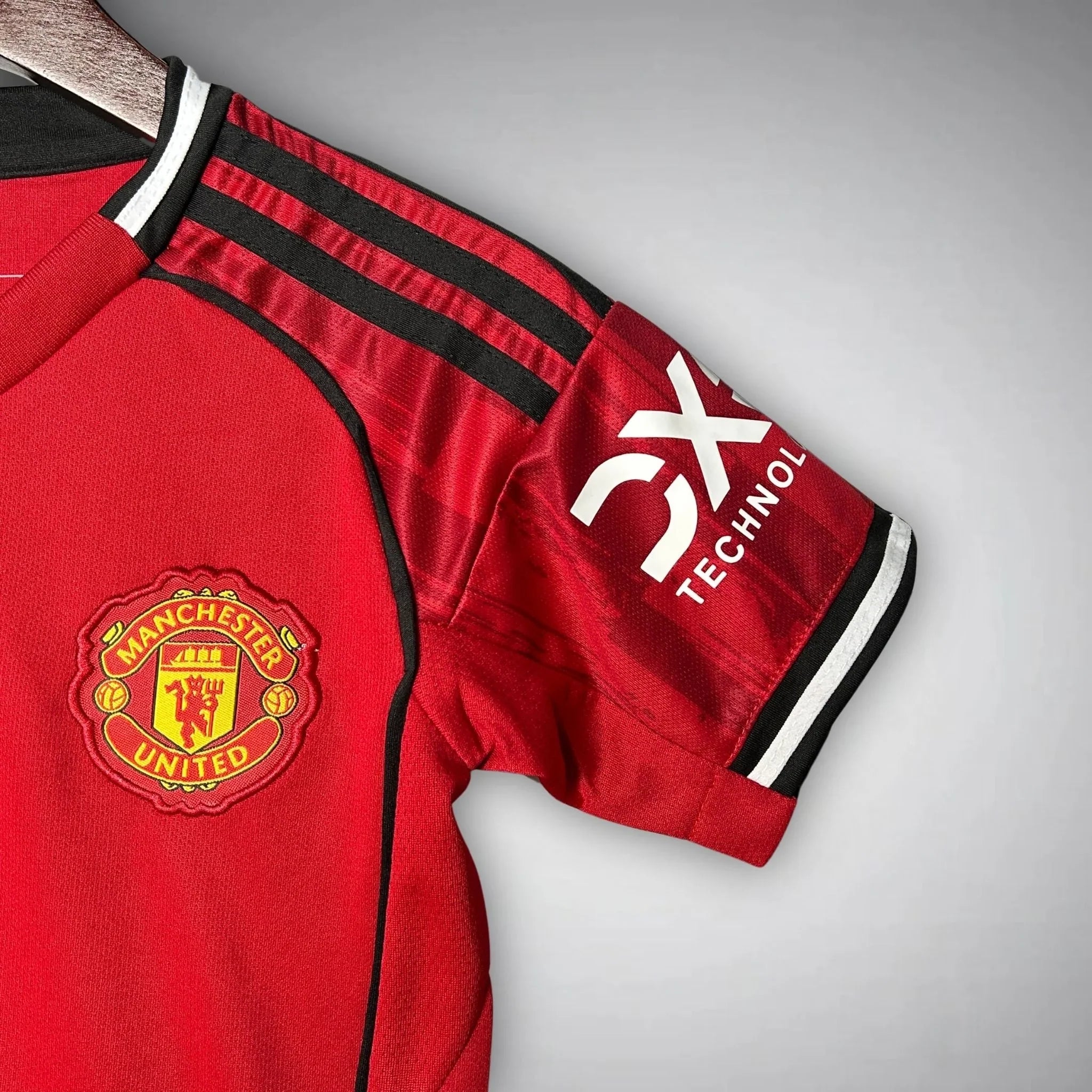 Kit Manchester United 25/26 (Principal) - Infantil