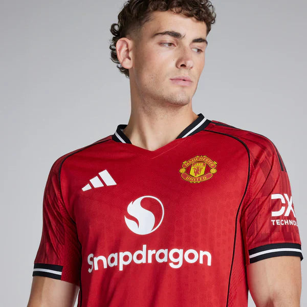 Camisola Manchester United 25/26 Principal - Versão Jogador