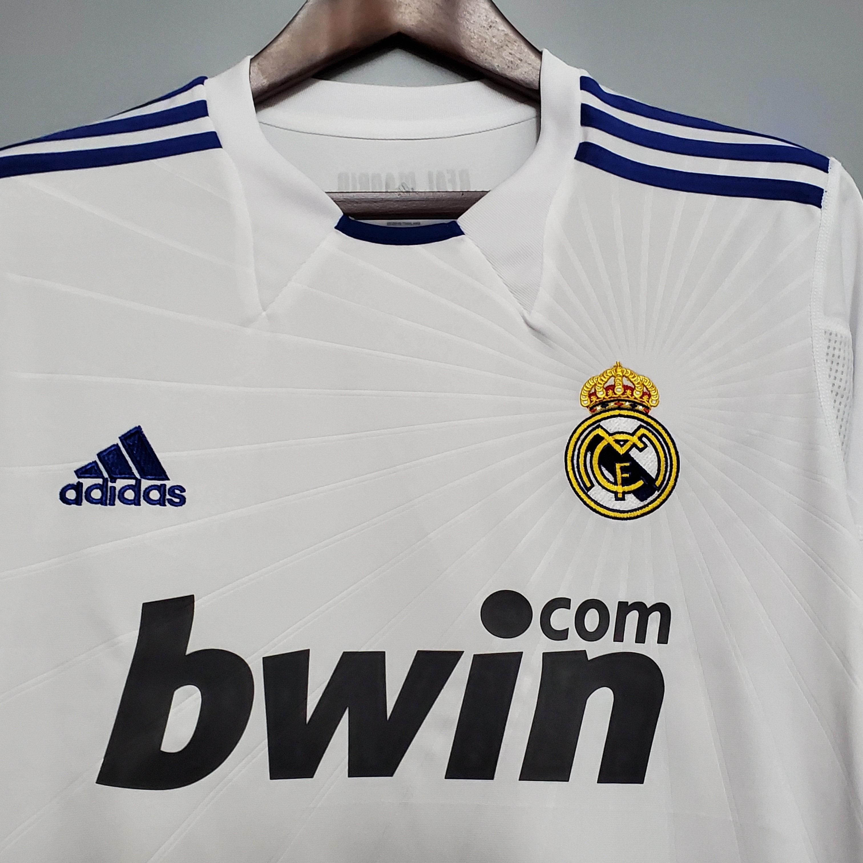Camisola Retro Real Madrid 2010-2011 - Manga comprida